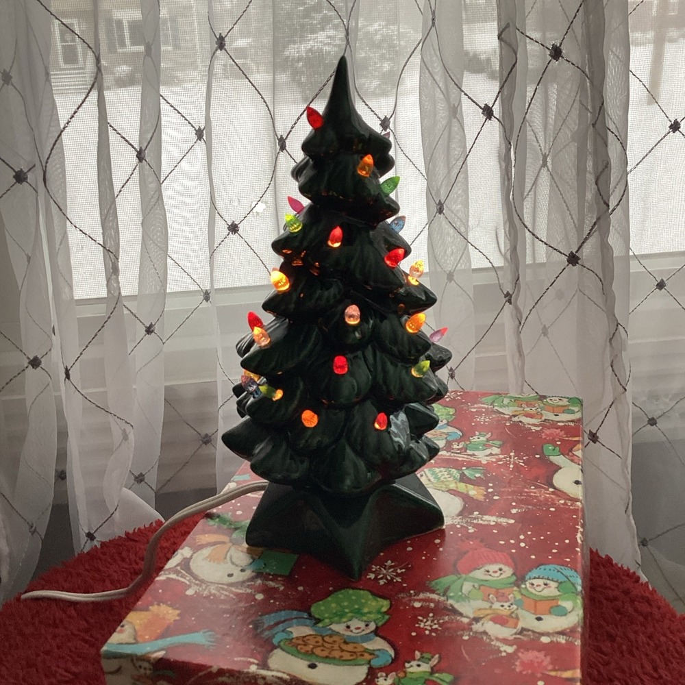 Vtg Ceramic Light Up Christmas Tree Atlantic Mold 1960s-1970s 7in Tall With Base